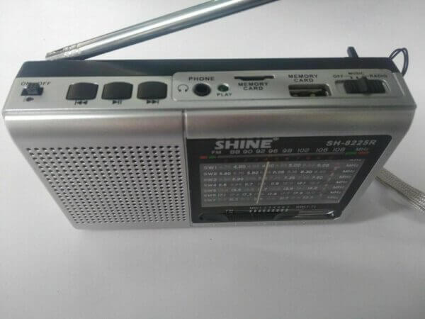 Radio con bateria recargable banda FM/AM reproductor mp3 usb/TF tarjeta linterna